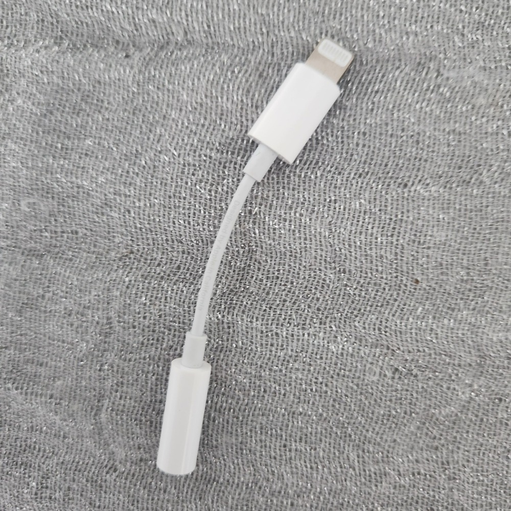 Apple Lightning to 3.5mm Headphone Jack Adapter White Dongle A1749 iPhone iPad